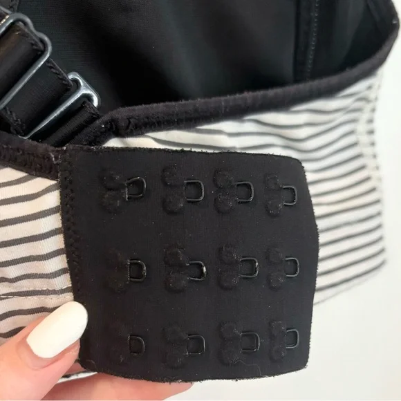 Lululemon Ta Ta Tamer II Hyper Stripe Angel Wing / Black 34C - Picture 7 of 12